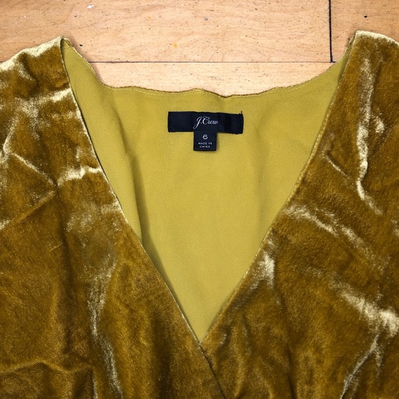 J. Crew velvet top in a gorgeous chartreuse color. Sz 6. - Picture 3 of 4